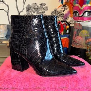 EUC Vince Camuto Benedie crocodile-embossed black leather booties SIZE 6 1/2 s